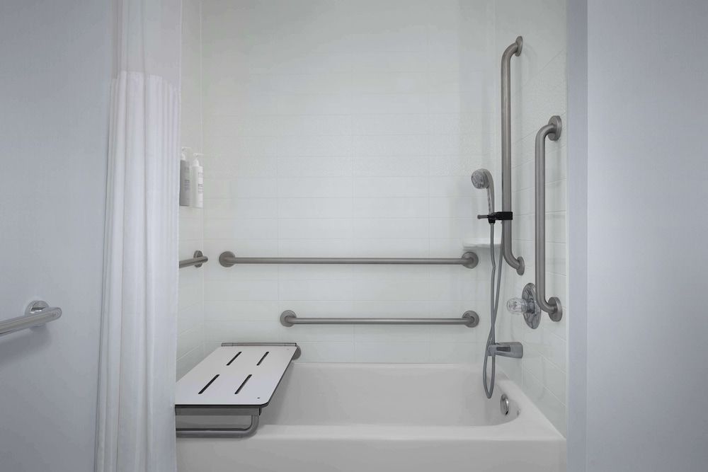 Room, 1 King Bed, Accessible, Bathtub (Hearing)