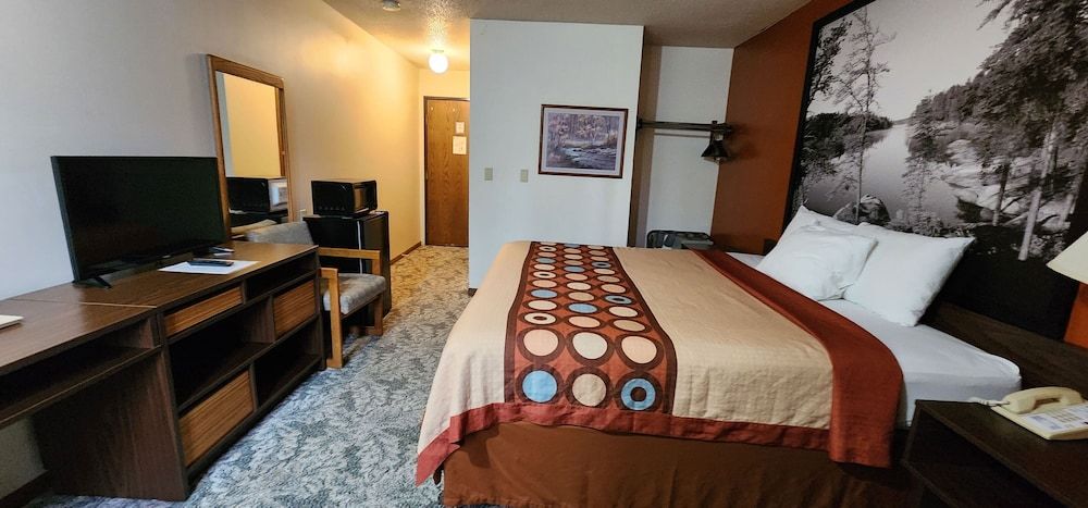 Hotel Iron Mountain Inn & Suites Deluxe Room, 1 King Bed, Non Smoking 2