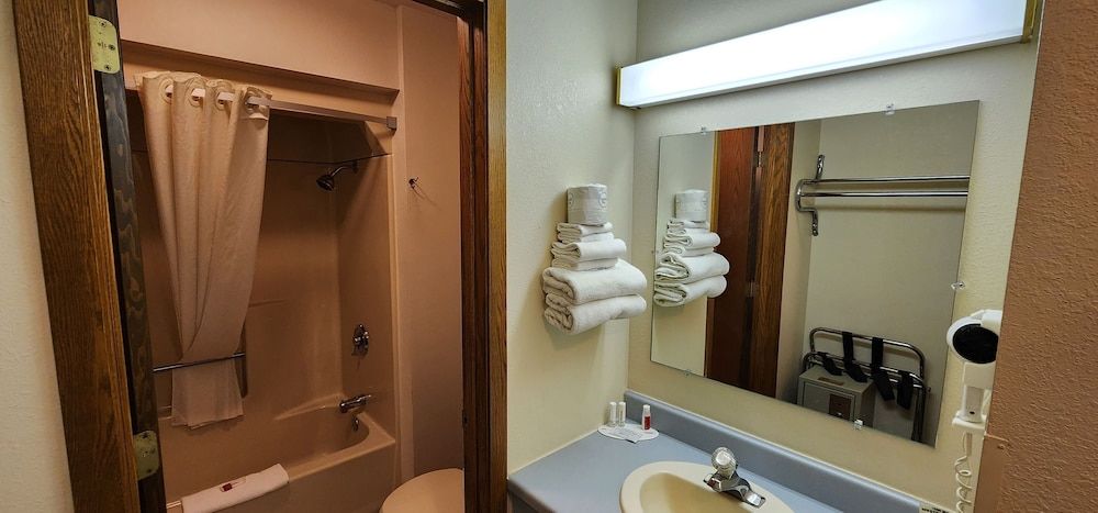 Hotel Iron Mountain Inn & Suites Non Smoking 2 Queen Beds - Pet Friendly 4
