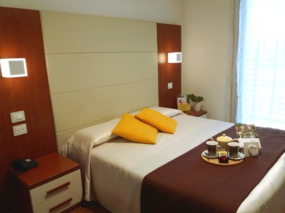 Hotel Mezzaluna Double Room 4