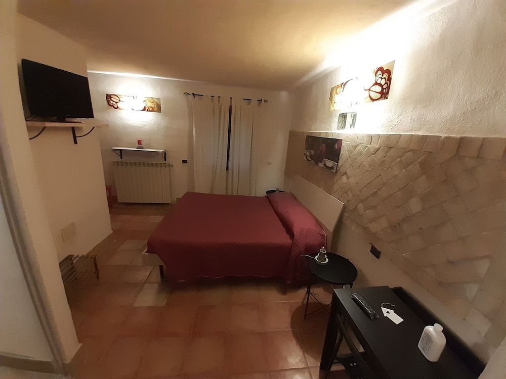 B&B La Grotta Basic Double Room, 1 Bedroom, Non Smoking, Garden View 2
