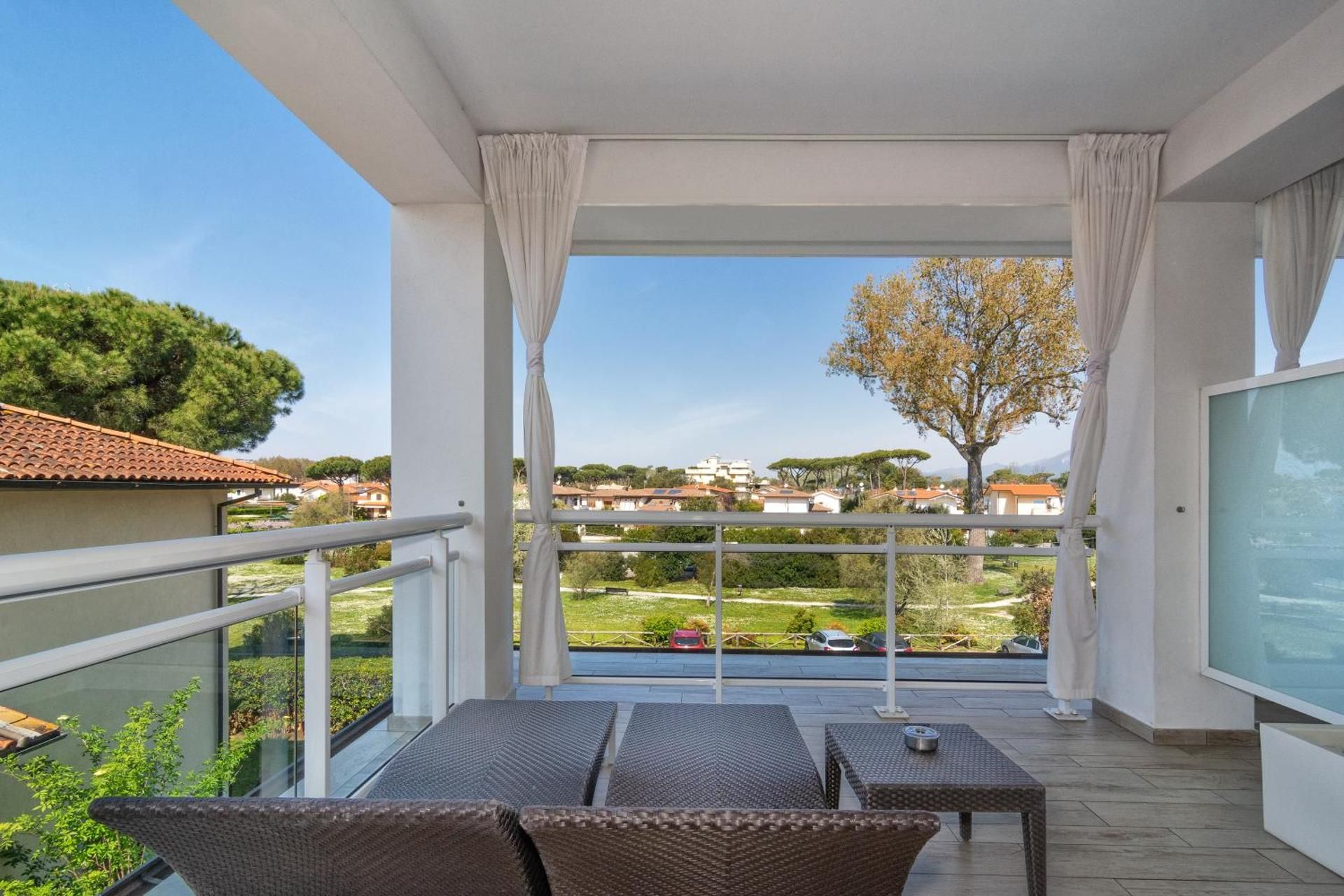 Deluxe Double Room with Pool View