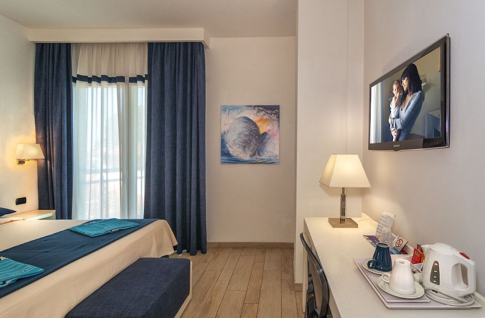 Deluxe Double Room, Pool View