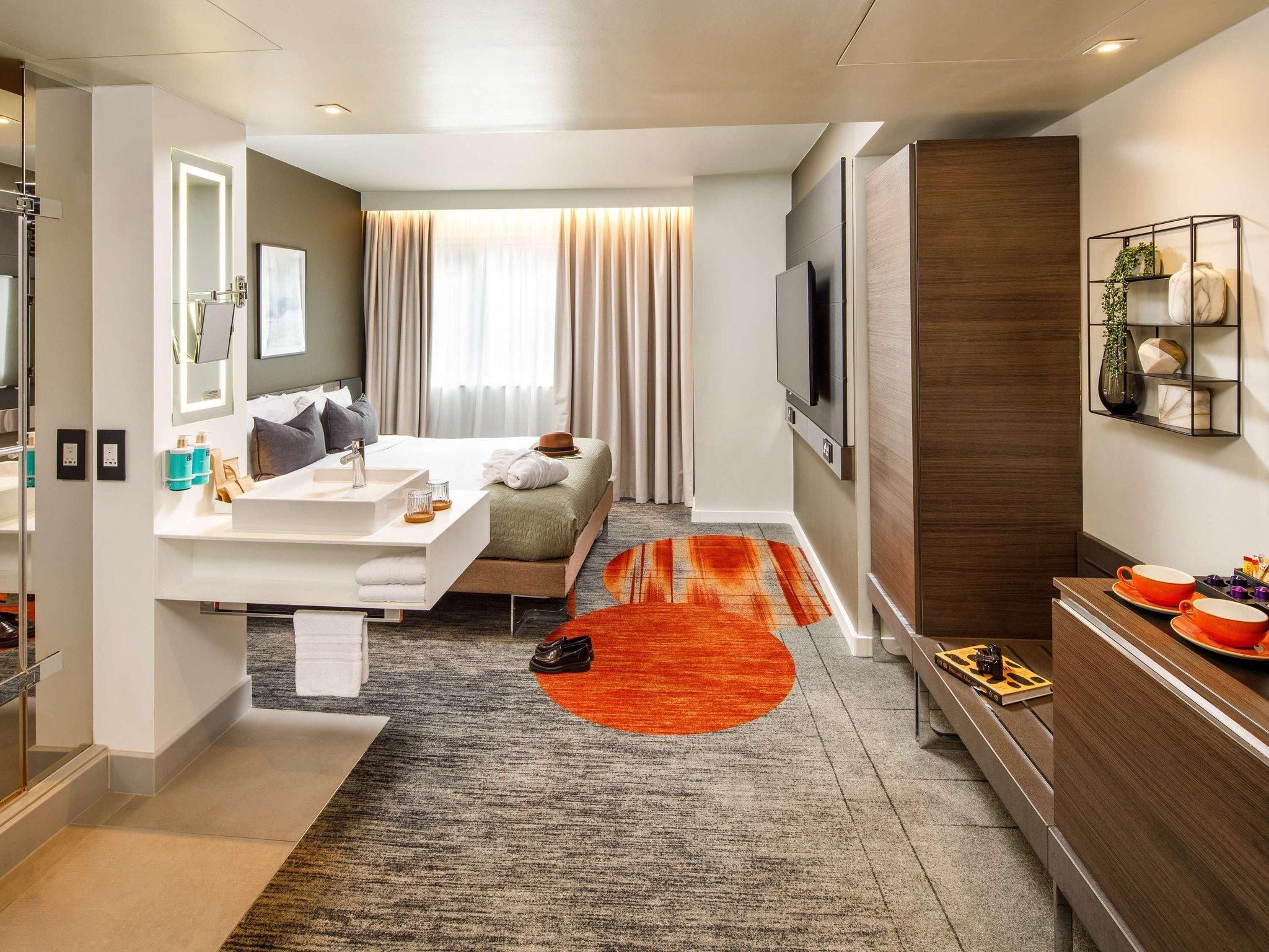 Suite Queen bed + convertible Sofa