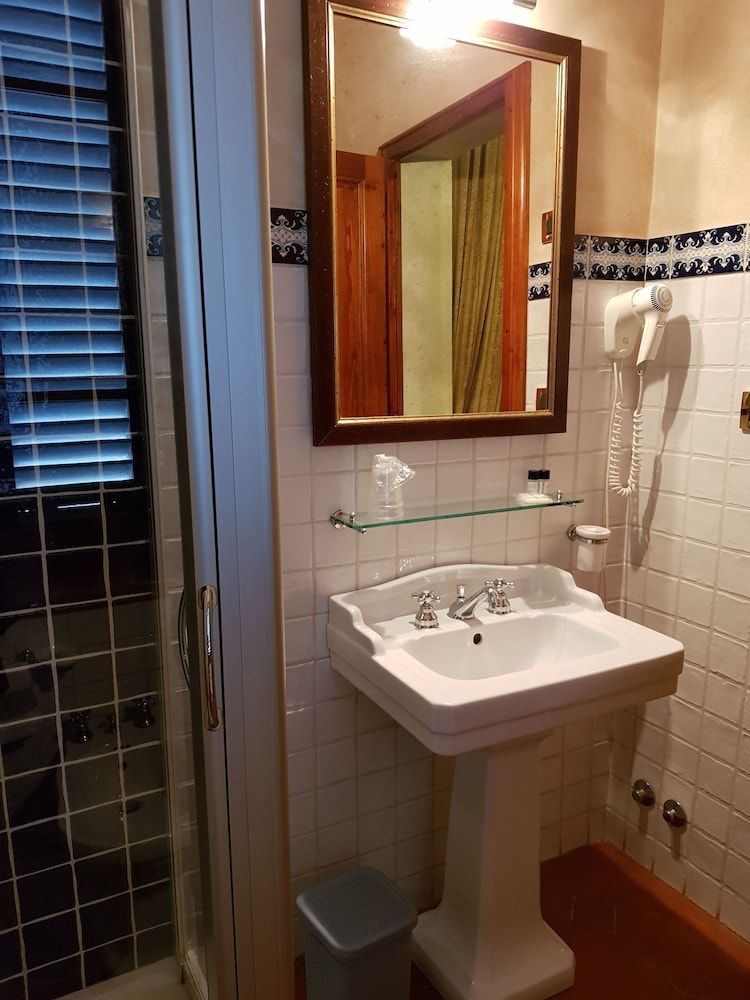 Standard Room (Twin)