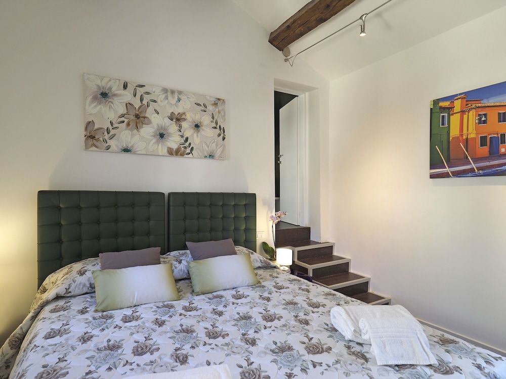 Majestic Rialto House Apartment, 2 Bedrooms