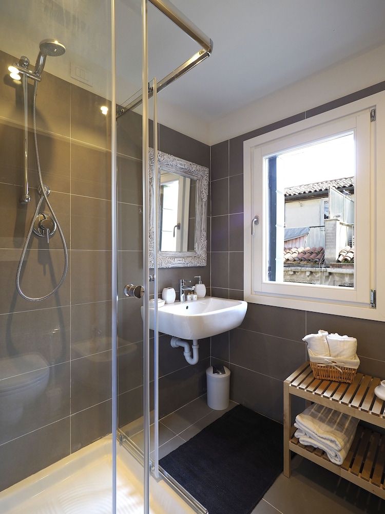 Majestic Rialto House Apartment, 2 Bedrooms 4