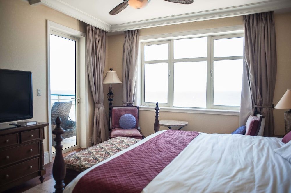 Luxury Apartment, 2 Bedrooms, Beach View, Beachfront