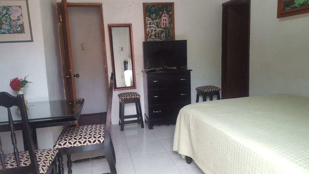 Firefly Beach Cottages and Suites Economy Cottage, 1 Queen Bed 2