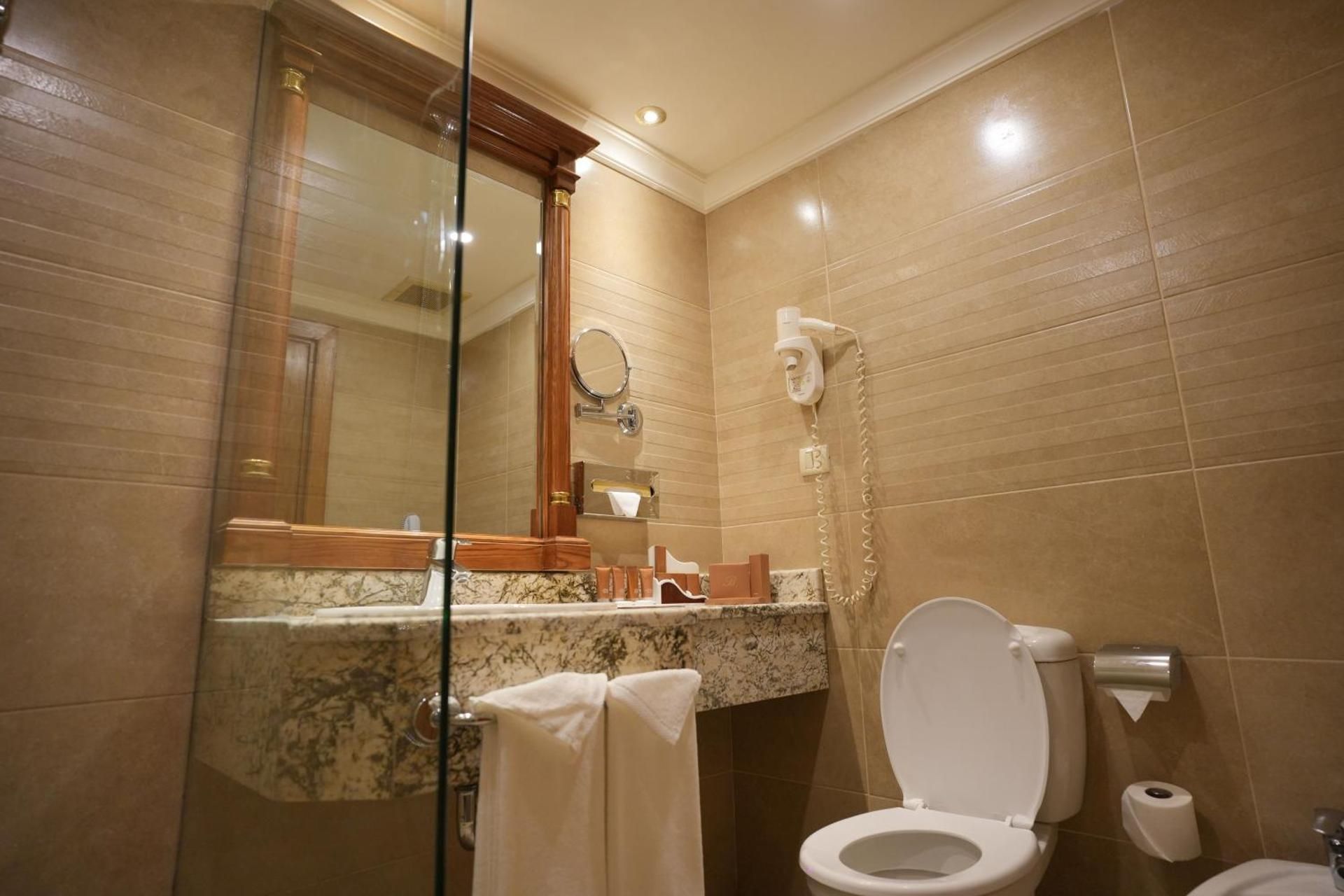 undefined Bristol Hotel 6