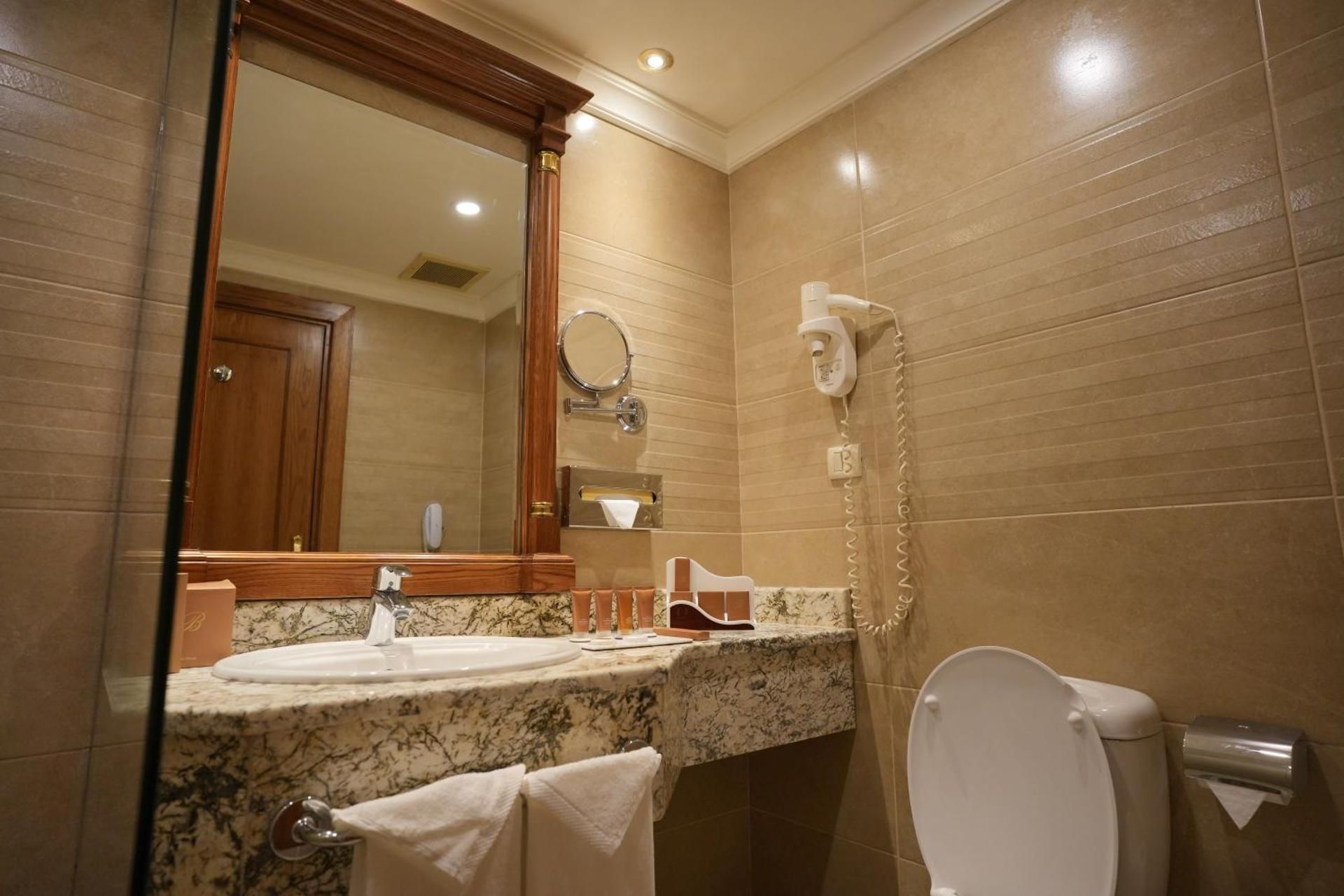 undefined Bristol Hotel 9