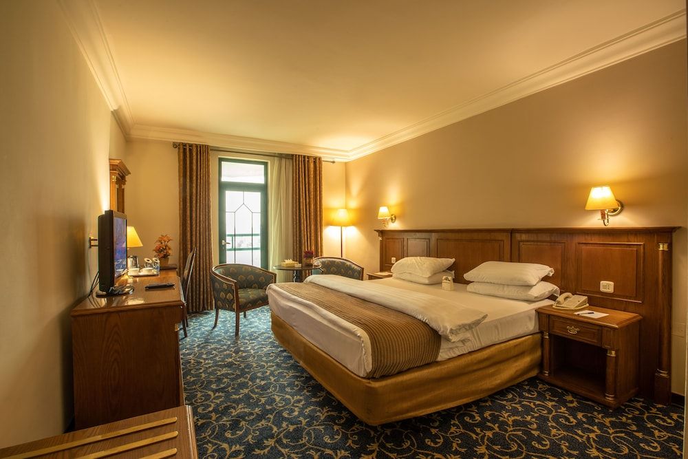 Bristol Hotel 