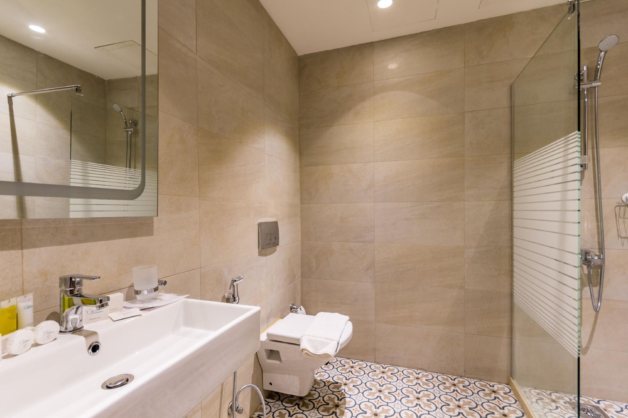 The Seventh Star Hotel Suites Deluxe Twin Room 6