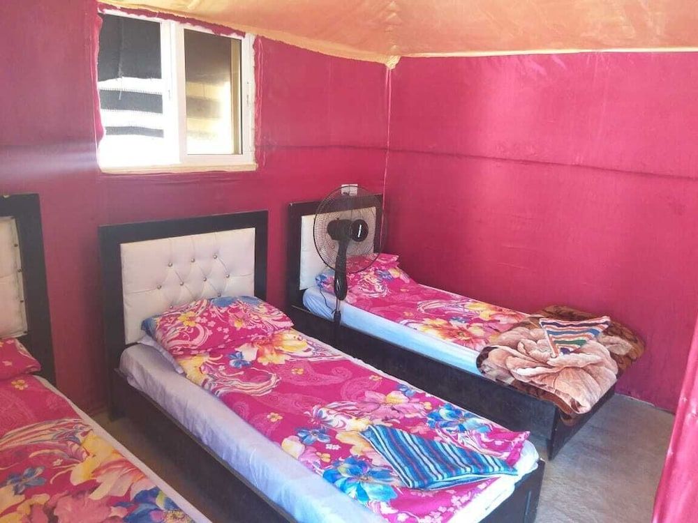 Jamal rum camp Luxury Quadruple Tent, Private Bathroom 4