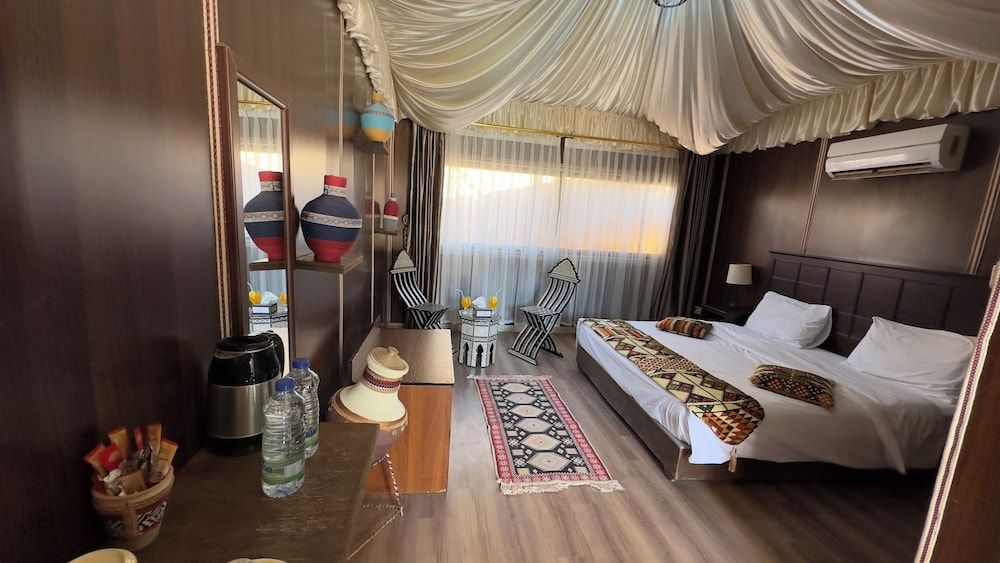 Mazayen Rum Camp Deluxe Tent, 1 King Bed 2