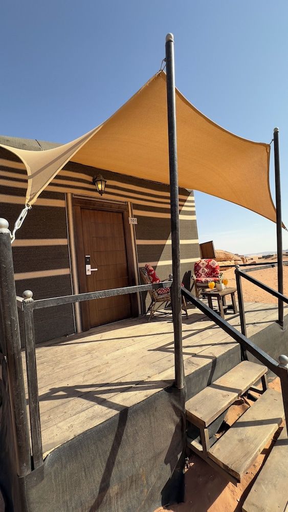 Mazayen Rum Camp Deluxe Tent, 1 King Bed 8