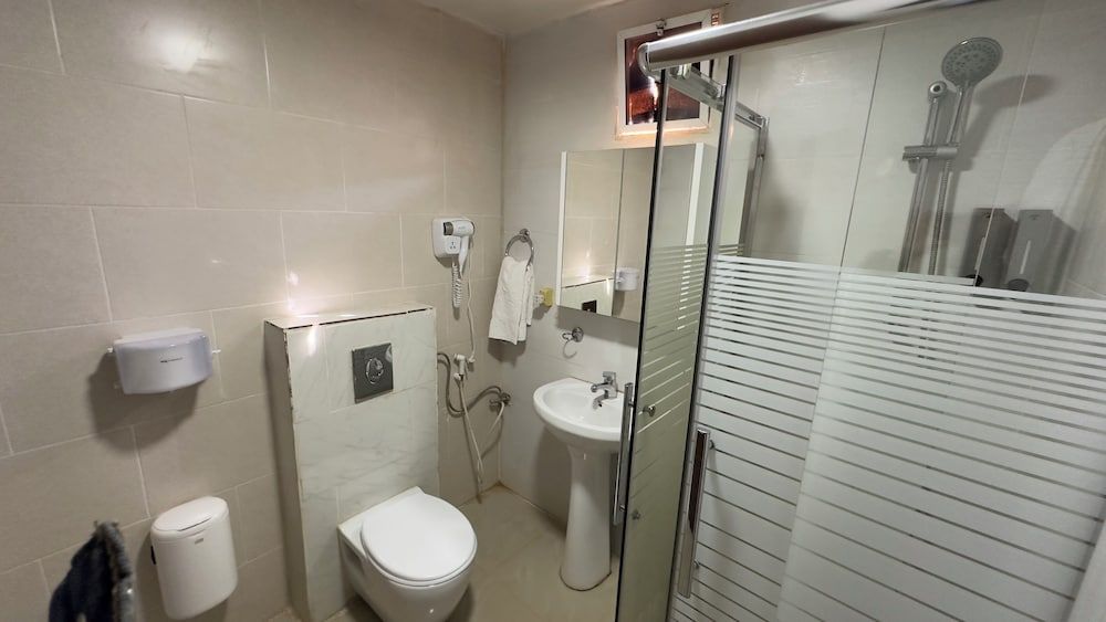 Mazayen Rum Camp Deluxe Tent, 1 King Bed 12