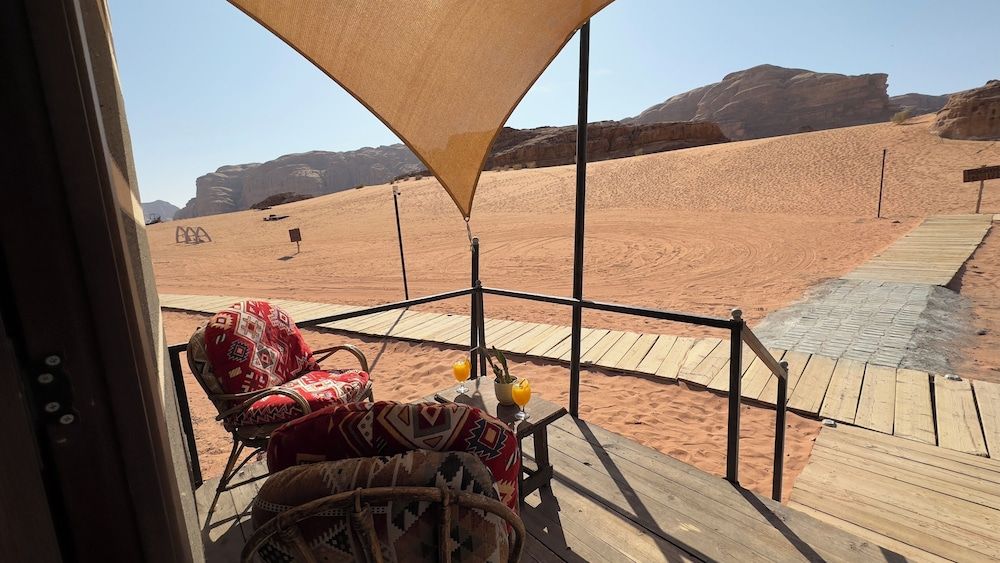 Mazayen Rum Camp Deluxe Tent, 1 King Bed 10