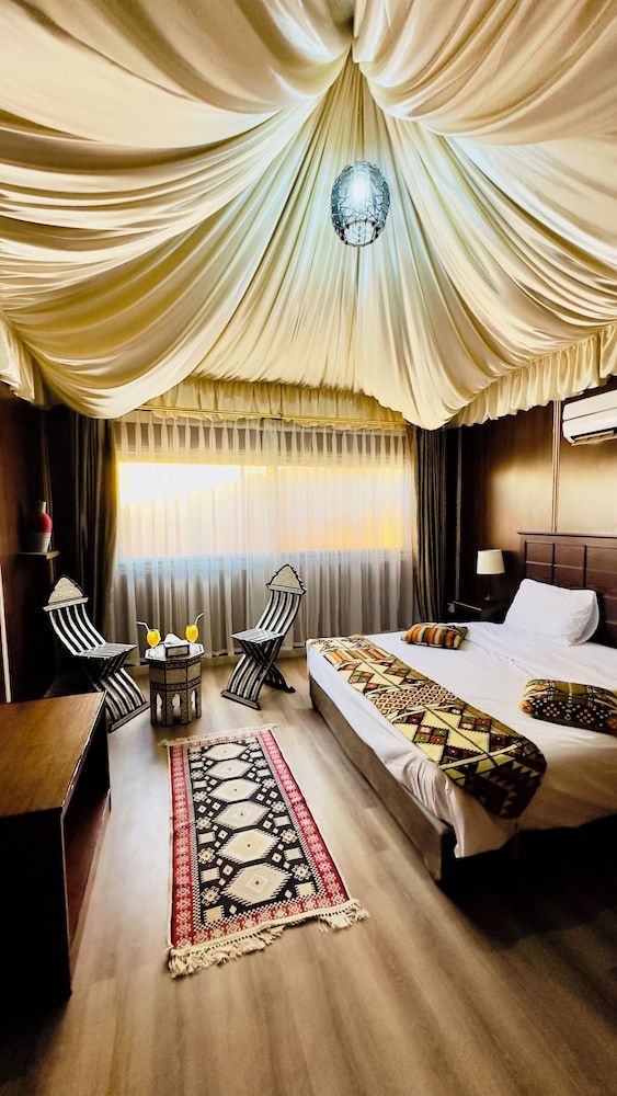 Mazayen Rum Camp Deluxe Tent, 1 King Bed 5