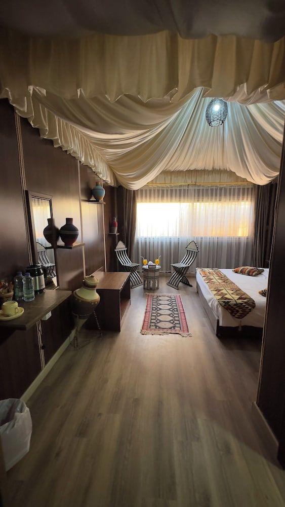 Mazayen Rum Camp Deluxe Tent, 1 King Bed 16