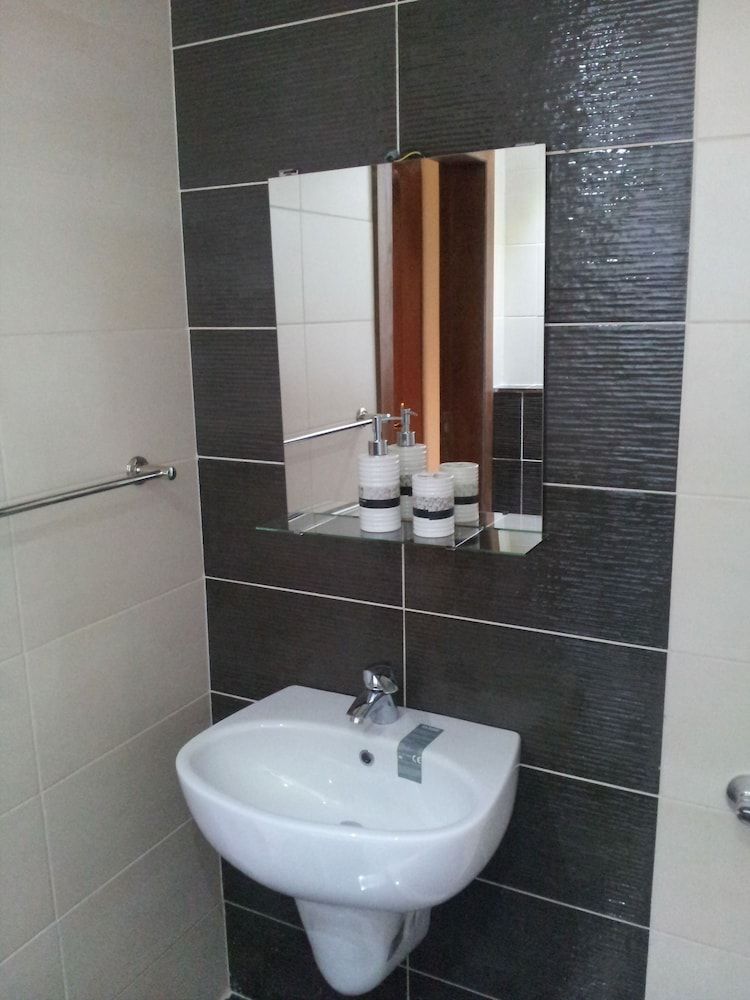 Cozy Dair Ghbar Apartments Deluxe Apartment, 2 Bedrooms, Accessible, Smoking 9