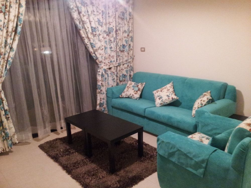 Cozy Dair Ghbar Apartments Deluxe Apartment, 2 Bedrooms, Accessible, Smoking 13