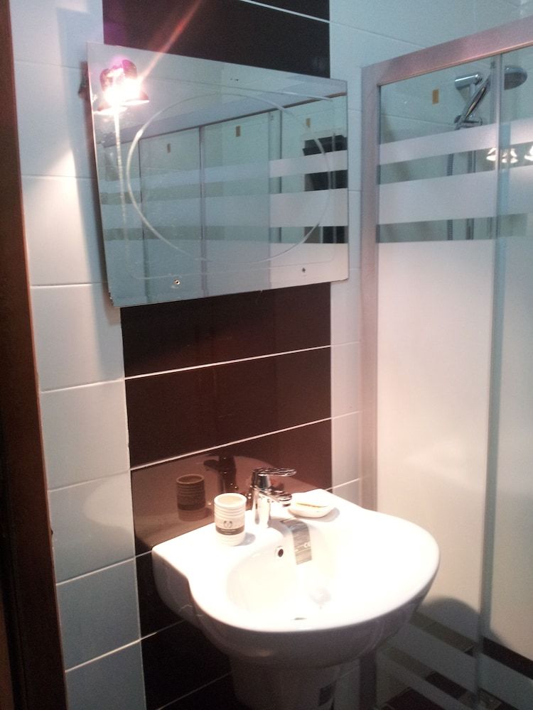 Cozy Dair Ghbar Apartments Deluxe Apartment, 2 Bedrooms, Accessible, Smoking 10