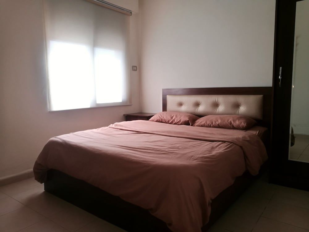 Cozy Dair Ghbar Apartments Panoramic Apartment, 2 Bedrooms, Smoking, City View 3