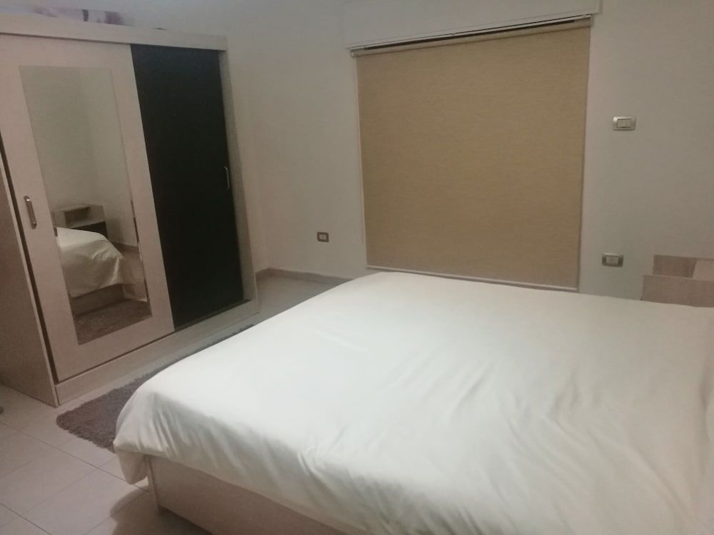 Cozy Dair Ghbar Apartments Deluxe Apartment, 2 Bedrooms, Accessible, Smoking 3