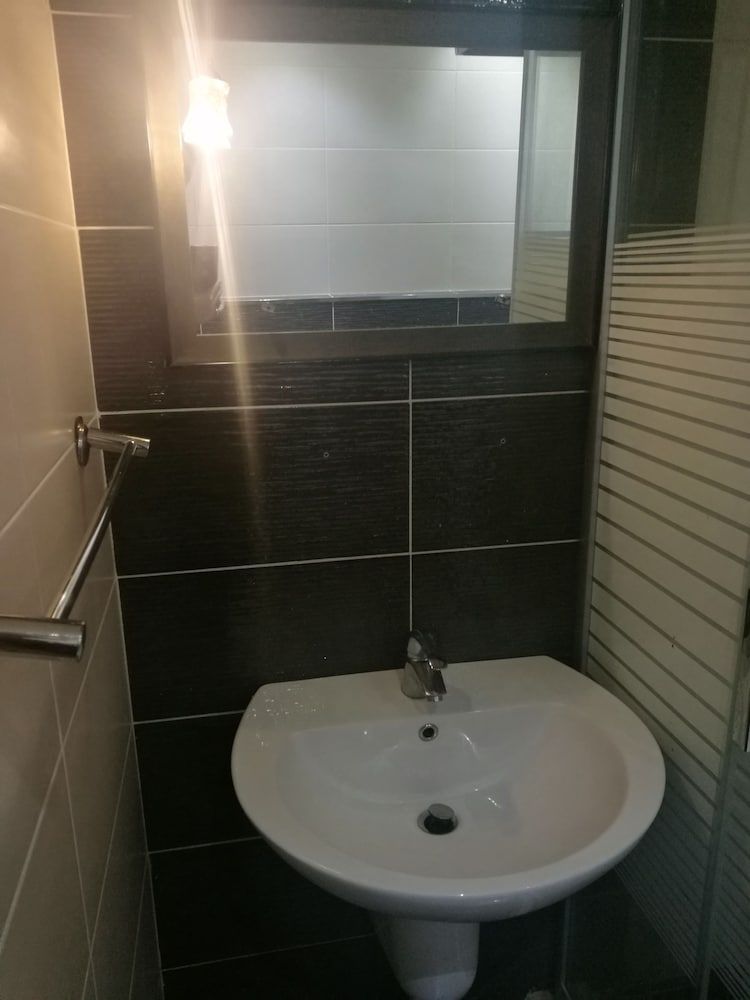 Cozy Dair Ghbar Apartments Deluxe Apartment, 2 Bedrooms, Accessible, Smoking 8