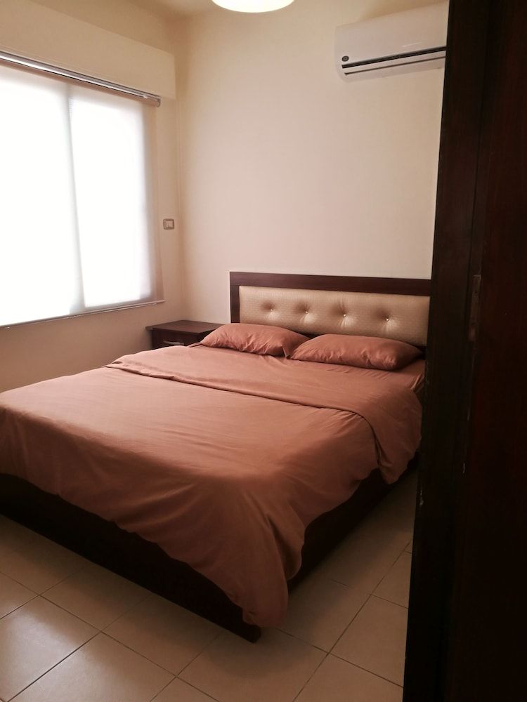 Cozy Dair Ghbar Apartments Panoramic Apartment, 2 Bedrooms, Smoking, City View 2