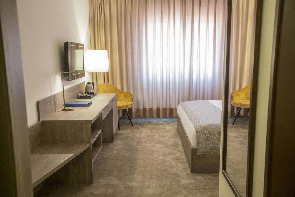 The Sanrock By Le Reve Hotels Standard Room, 1 King Bed 2