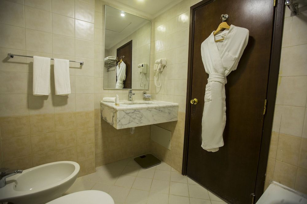 The Sanrock By Le Reve Hotels Standard Room, 1 King Bed 5