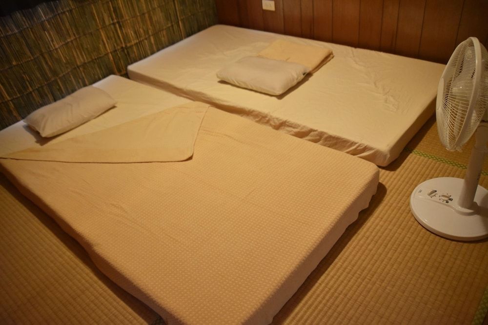 Economy Twin Room, Shared Bathroom