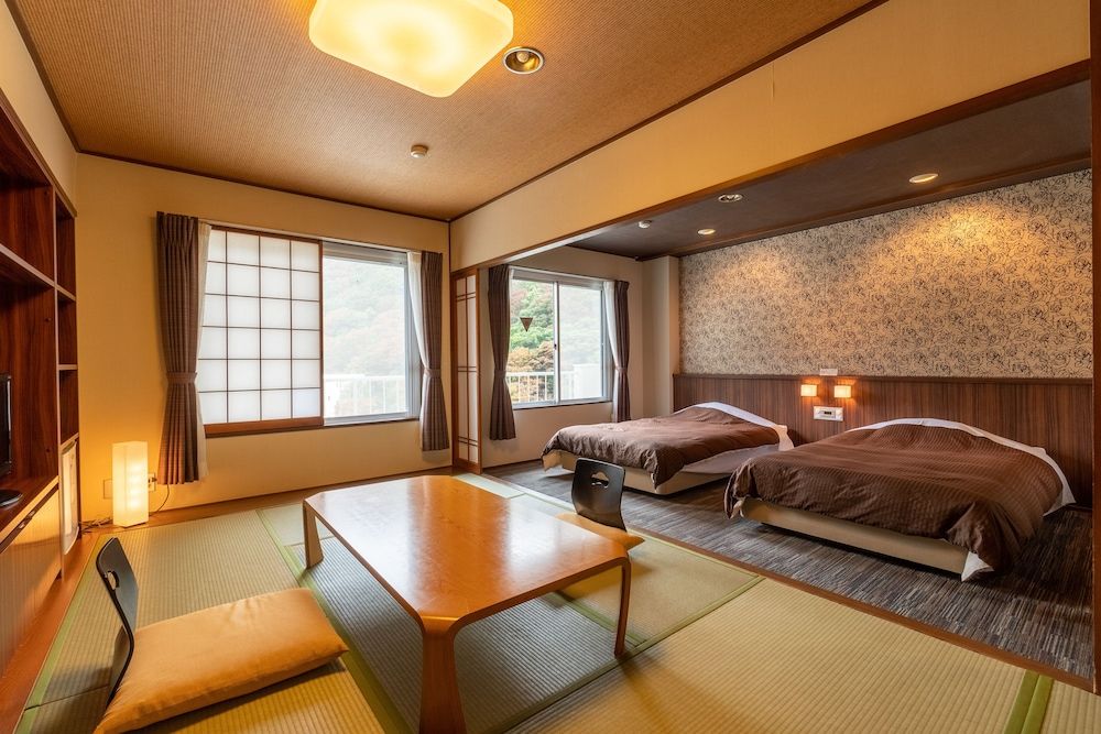 Standard Japanese-Western-Style Twin Room with 8 Tatami Mats - Shared Bathroom - Non-Smoking