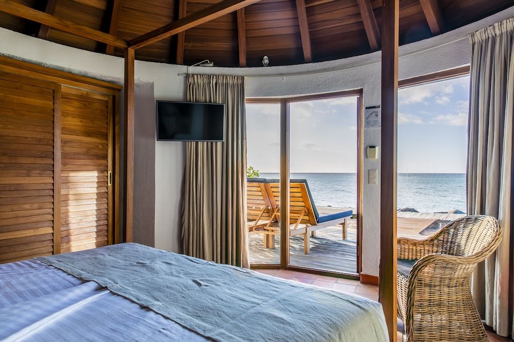Romantic Bungalow, Beachfront