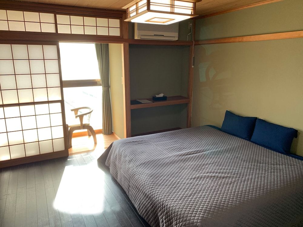 Comfort Room 1 King bed, Non Smoking, Lake View