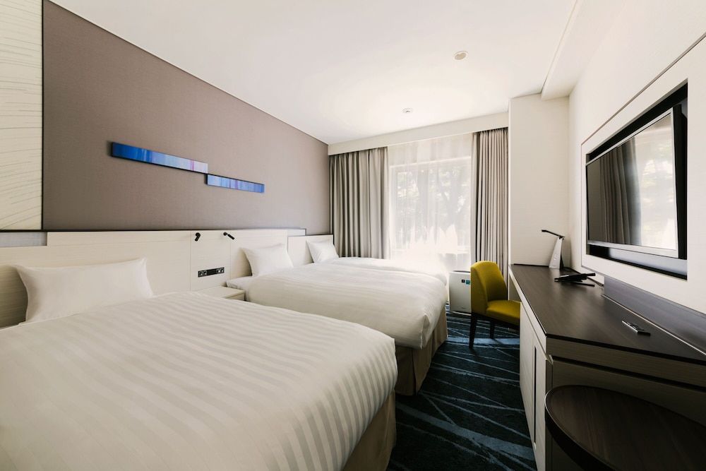 Triple Room, Smoking