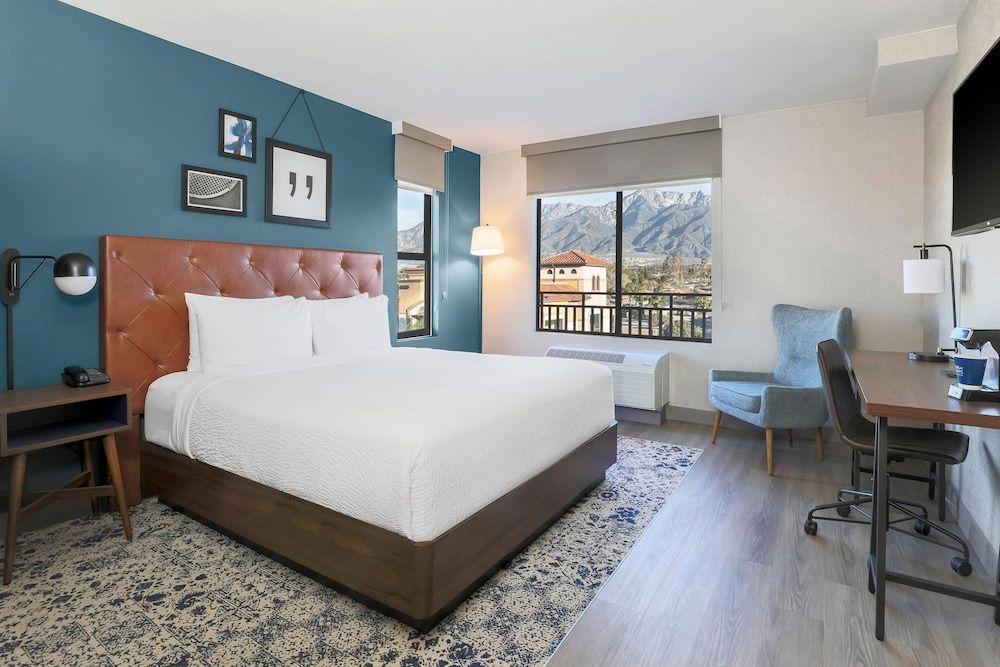 Traditional Room, 1 King Bed