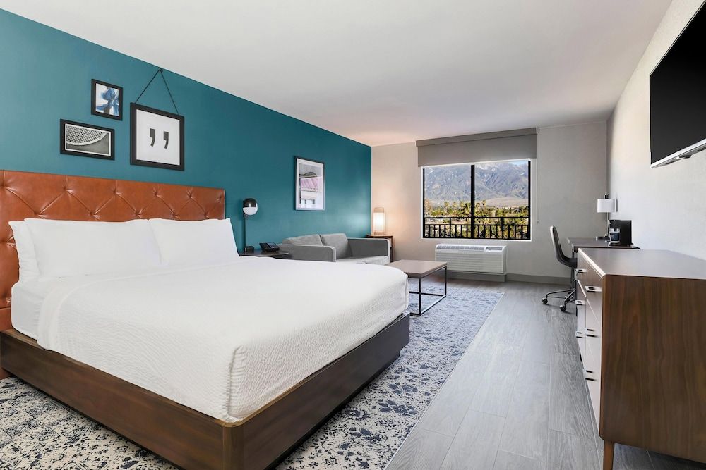 Deluxe Room, 1 King Bed with Sofa bed