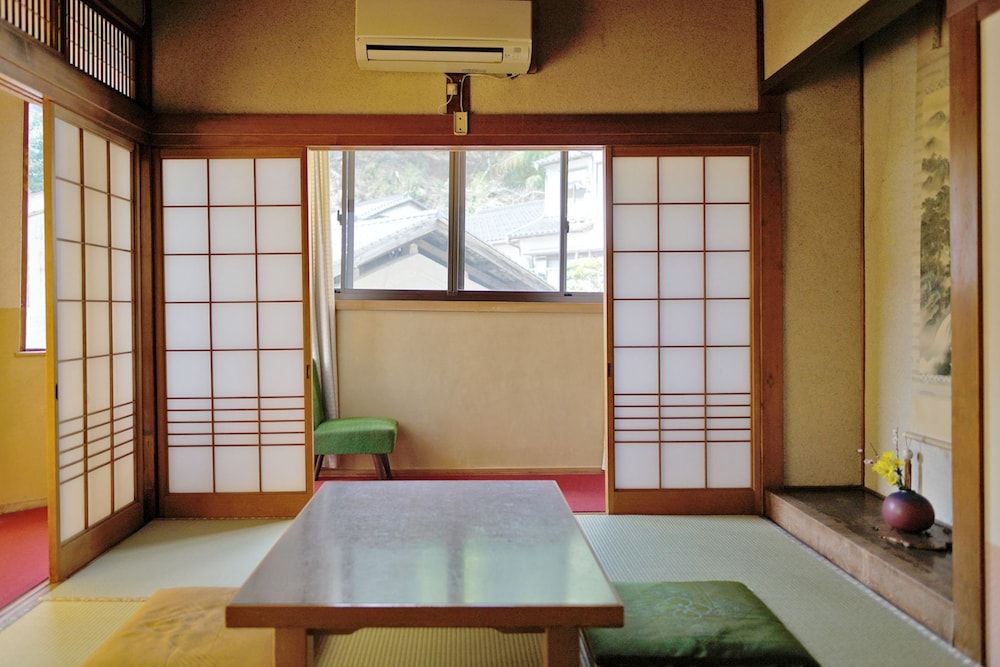 Japanese Style Room, Women Only