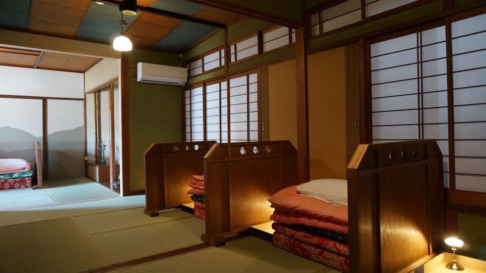 Japanese Style Shared Dormitory, Women only