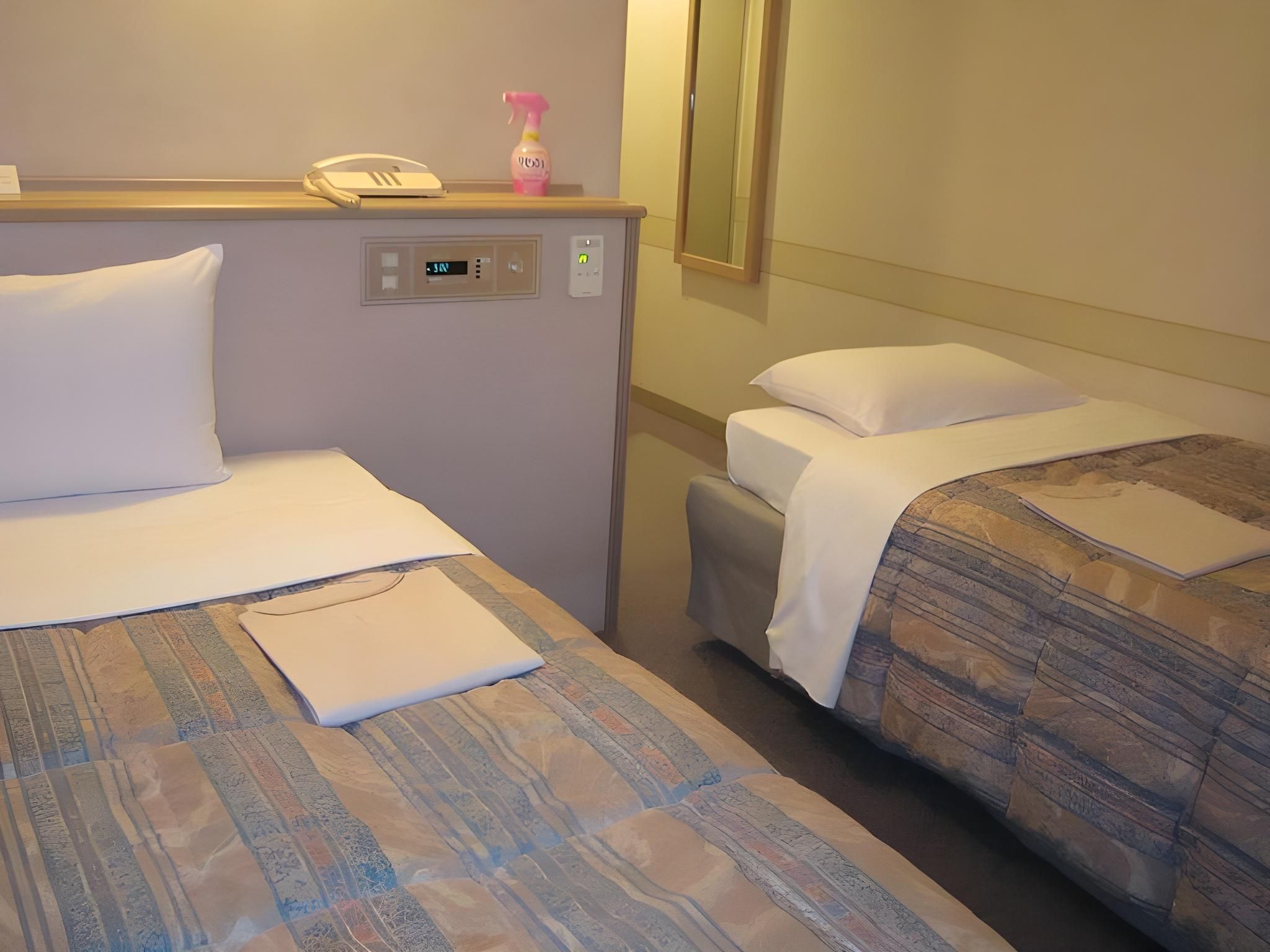 Compact Twin Room - Smoking