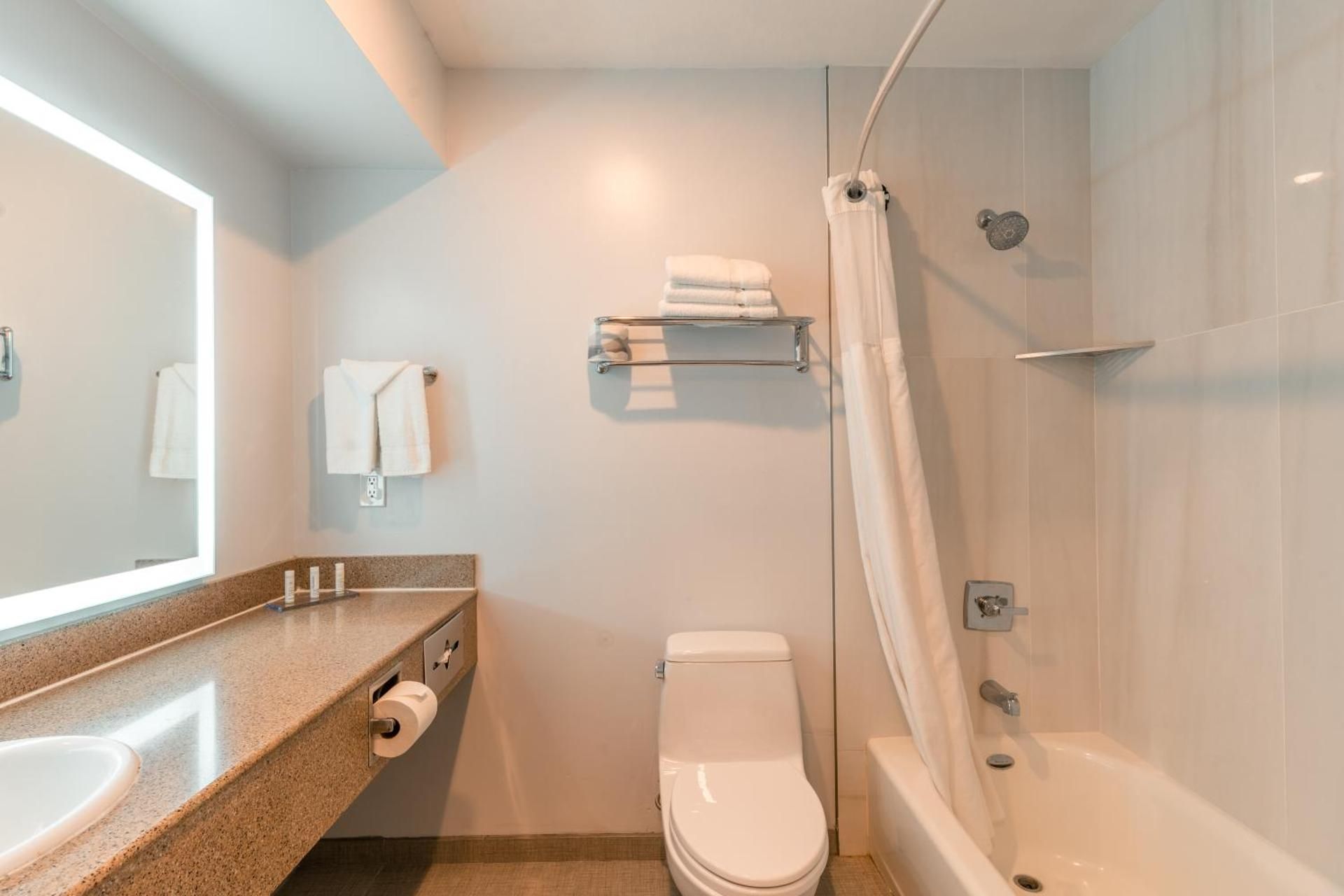 undefined Hotel Aluxor SFO 7