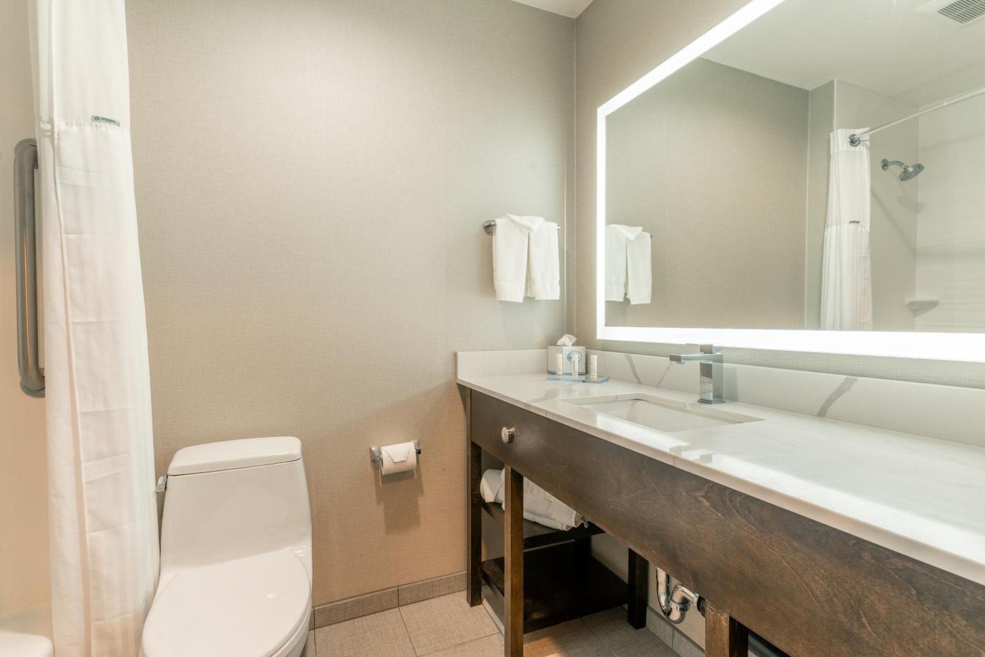 undefined Hotel Aluxor SFO 10