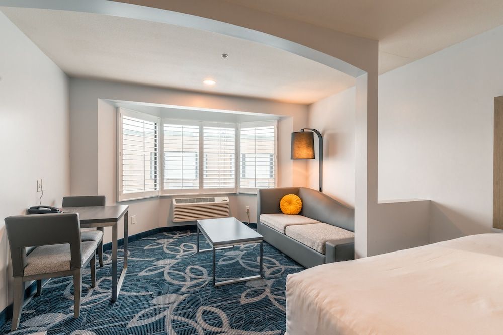 Hotel Aluxor SFO Business Room, 1 King Bed 3