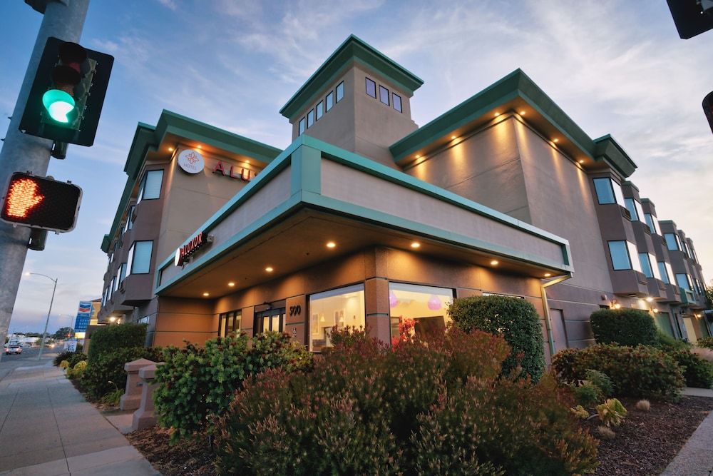 undefined Hotel Aluxor SFO 7