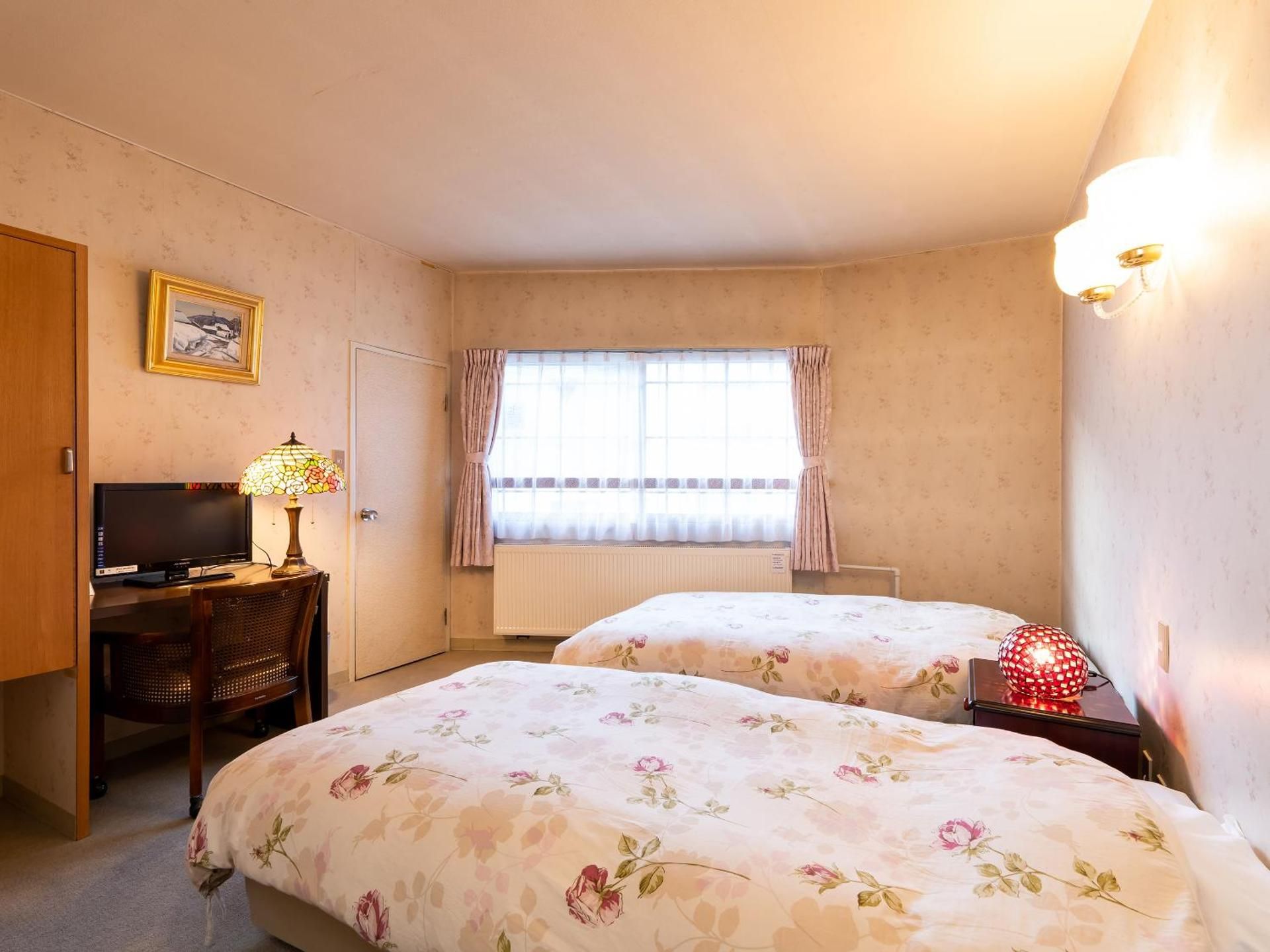 Compact Twin Room with Private Bathroom