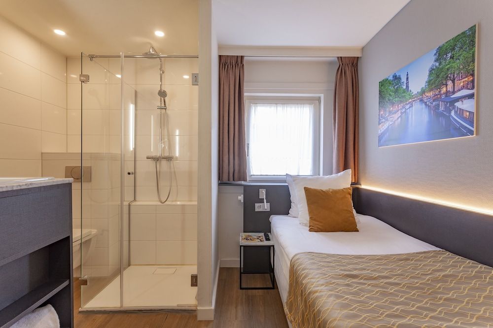 undefined Hotel Avenue 4