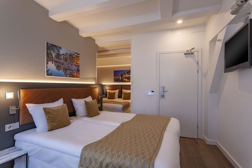 undefined Hotel Avenue 5
